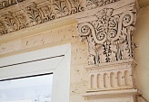 Декор оконного проема из декоративного камня KeysStone
